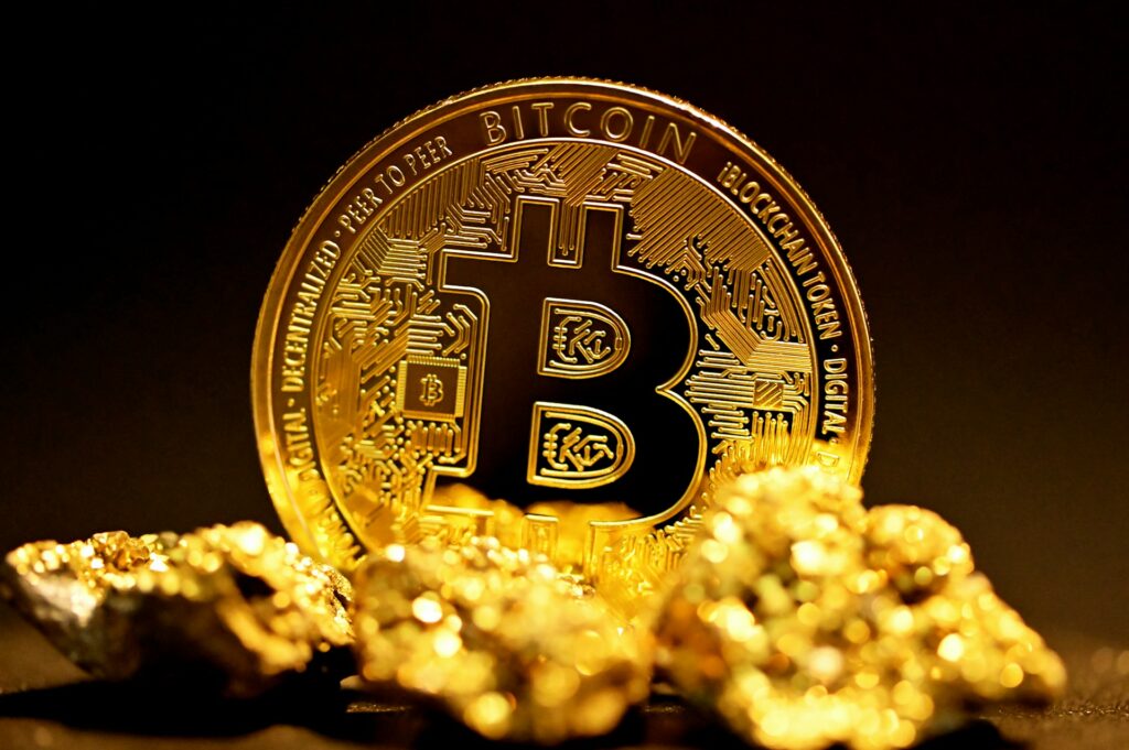 Crypto Rover reveals a significant shift in the cryptocurrency market: long-term holders are accelerating the accumulation of bitcoin (BTC).